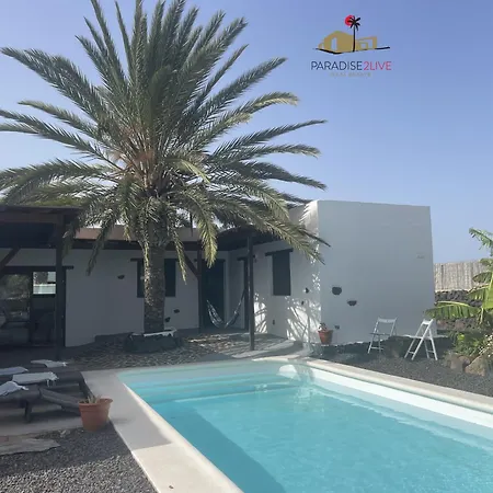 Luz Villa *