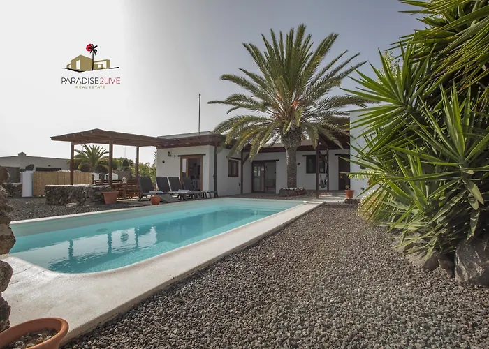 Luz Villa *