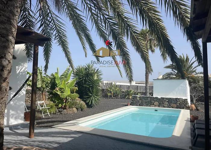 Luz Villa *